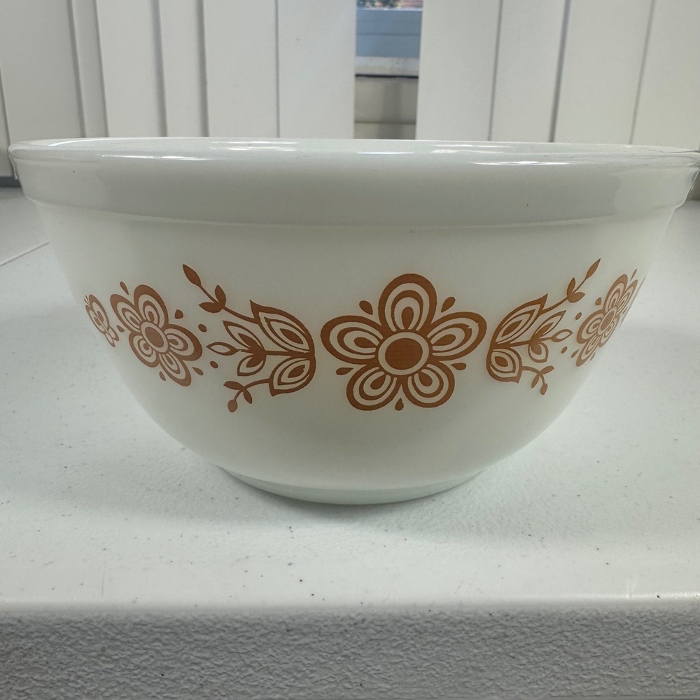 Pyrex Mixing Bowl 1.5 QT White Butterfly Gold Vintage 402 Nesting Kitchen